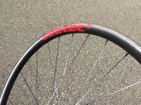 Phenum by Ceetec Ceetec MTB Wheelset 29er Revolution 27 devil red, Shimano HG Body , DT Swiss 240, VR: 100x15mm HR...