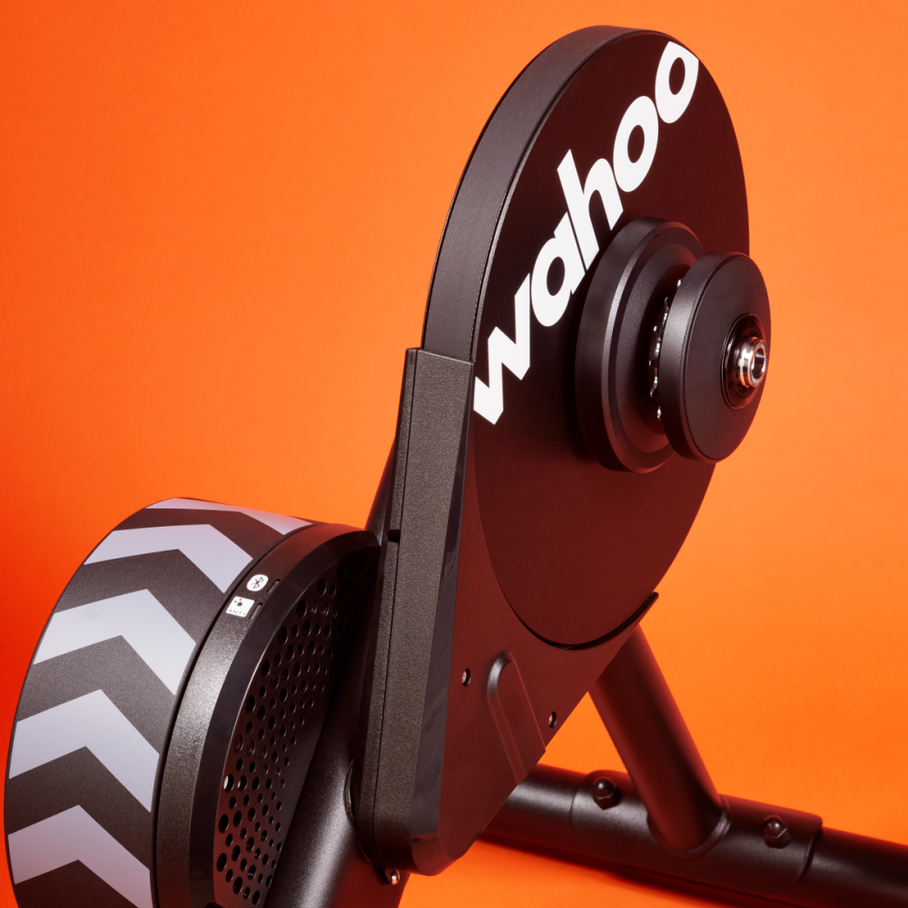 Wahoo KICKR CORE PowerTrainer mit ZWIFT Cog/Click